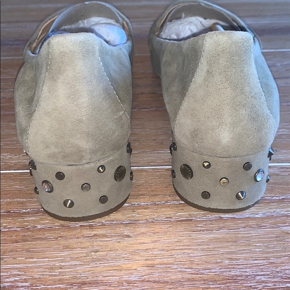 UGG Elise Studded Suede Leather Shoe Beige 9 NIB - Picture 11 of 14